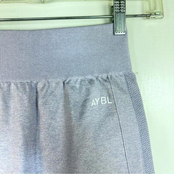 Motion Seamless Cycling Shorts - Picture 4 of 7